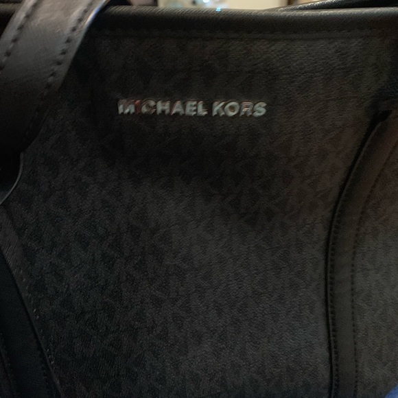 Beautiful Michael Kors Purse in EUC - Picture 3 of 4
